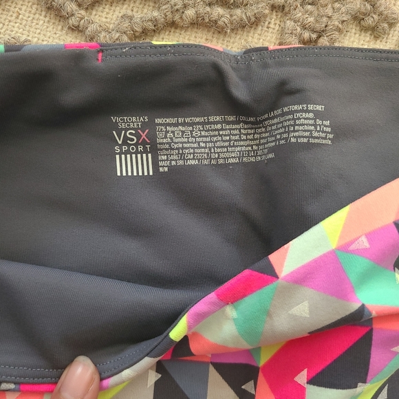 Victoria scream sports leggings - Picture 2 of 2